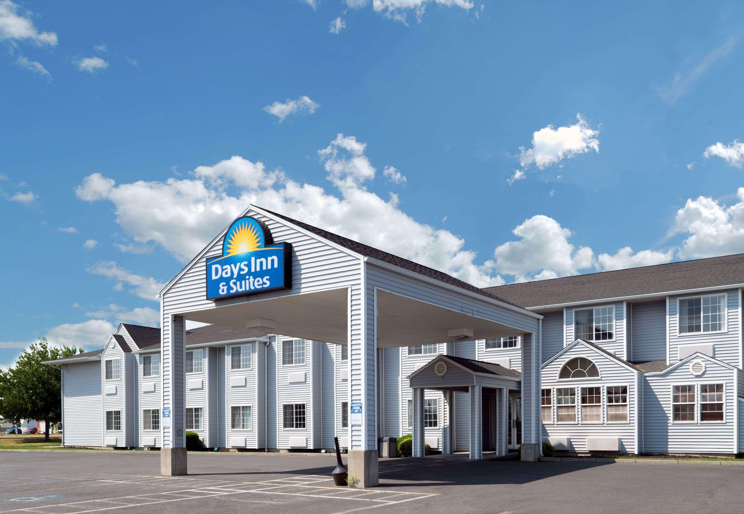 Days Inn & Suites By Wyndham Spokane Airport Airway Heights Exterior photo